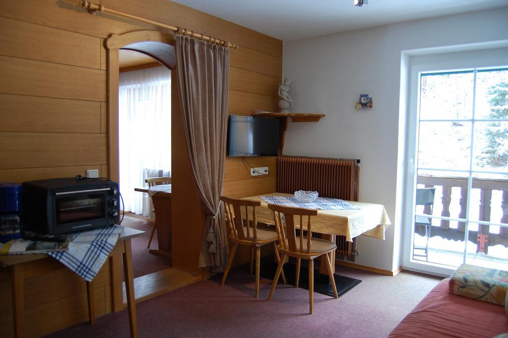 Haus Waldrast Apartment Elbigenalp Room photo
