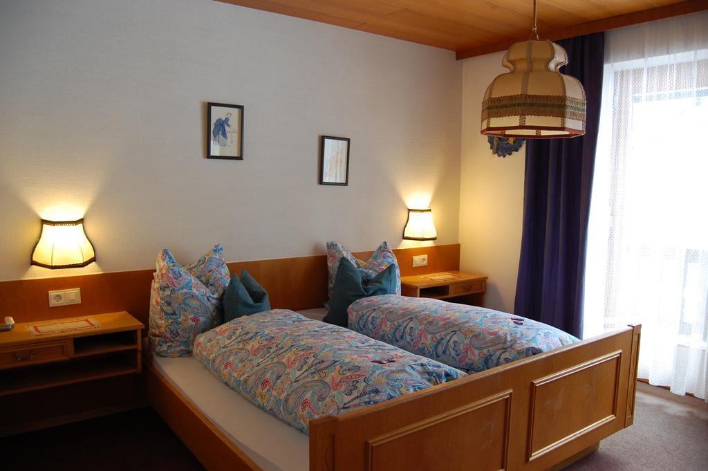 Haus Waldrast Apartment Elbigenalp Room photo